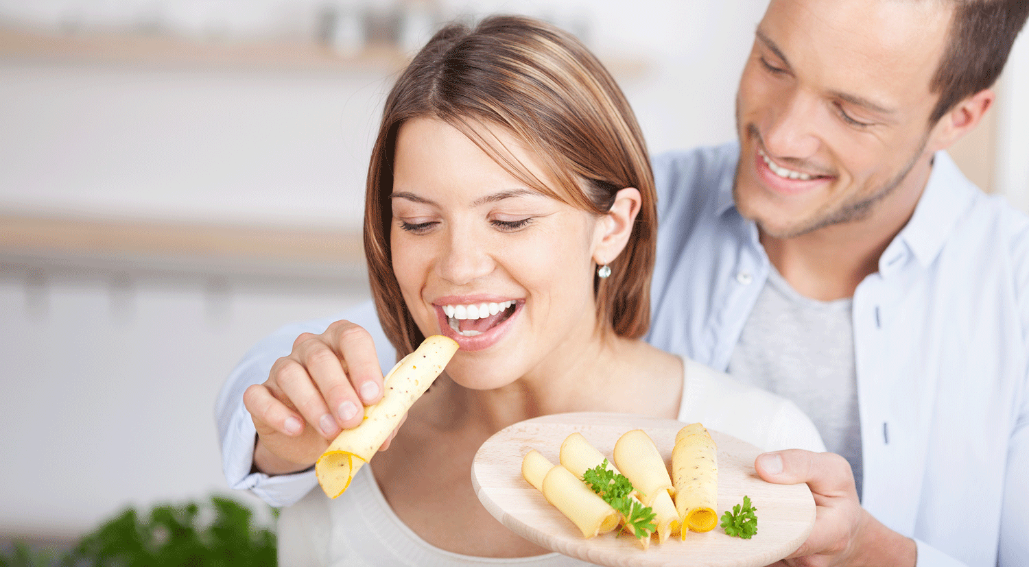 Calcium Pärchen beim Käse essen